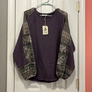 Long sleeve shirt/ sweatshirt